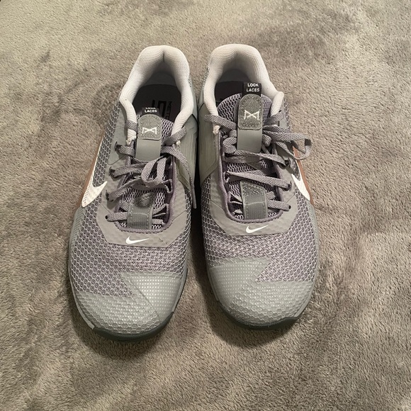Gray Nike Metcon 7 - Picture 2 of 7